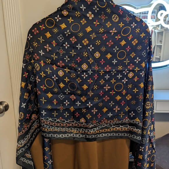 Silk Fashion Scarf/Shawl. - Picture 6 of 6